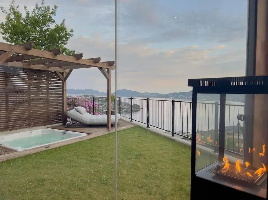 Sjoutsikt, Jacuzzi Og Solfylt Daire Bergen